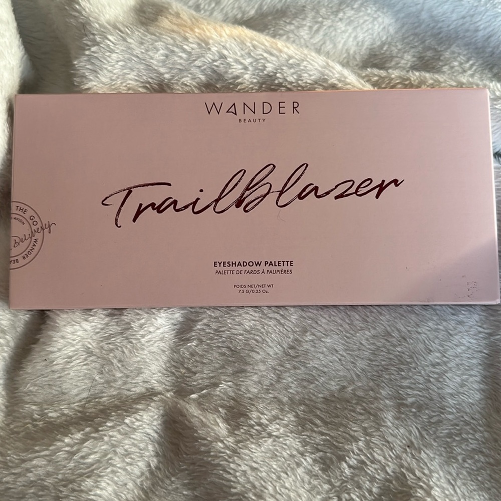 Wander Trailblazer eyeshadow. Please look up the palette to see the inside.
